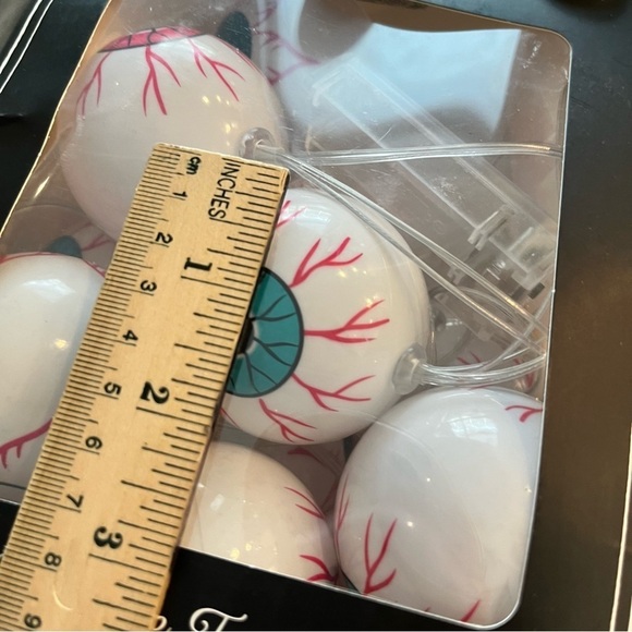 NIB New Old Stock Martha Stewart 6 Foot Halloween Eyeball Garland Lights Up - Picture 6 of 9